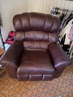 Genuine La-Z-Boy Leather Recliner – Custom Order – Excellent Condition – $400 OBO