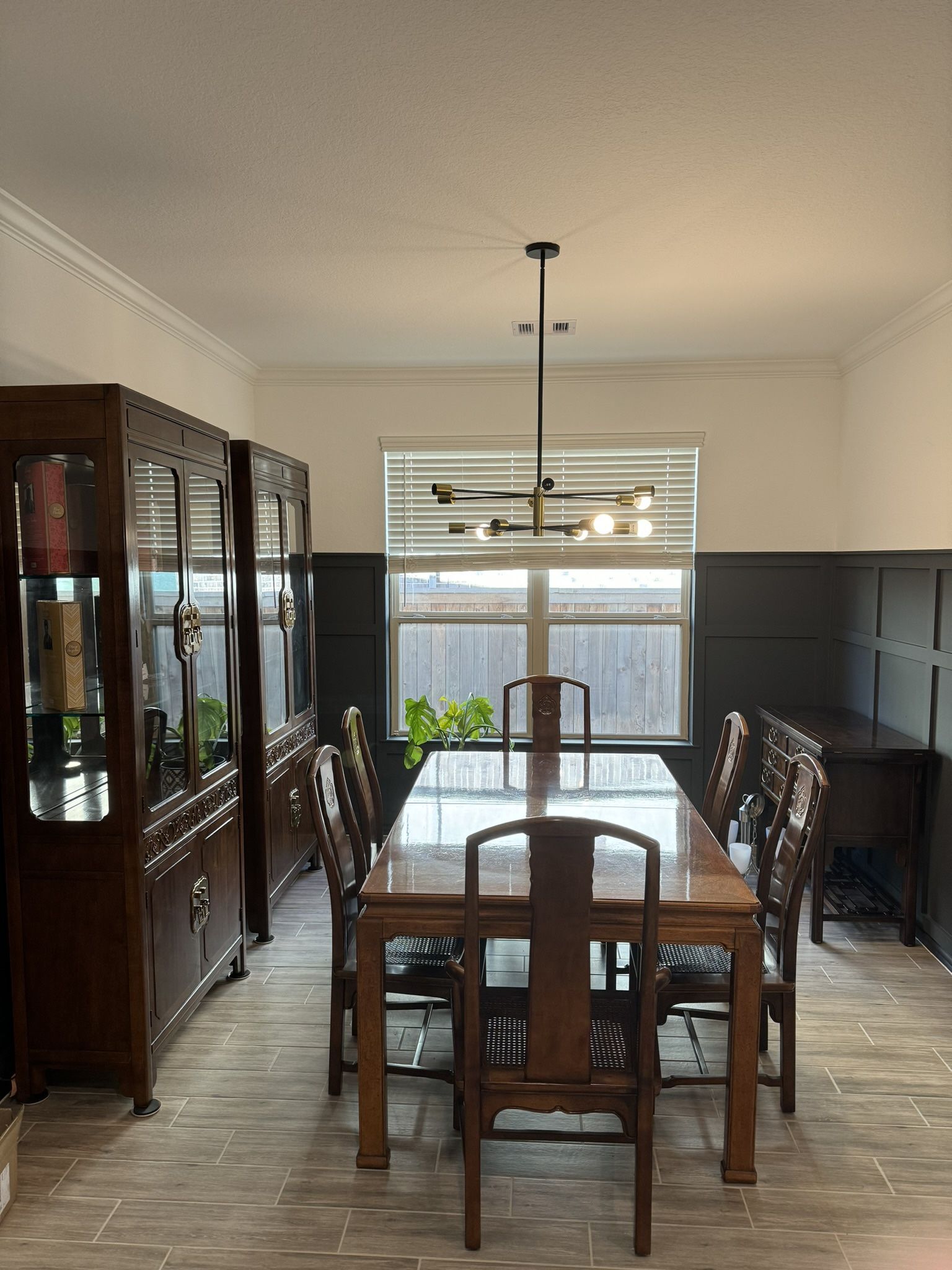 Beautiful “Henredon” Furniture Dining room Set