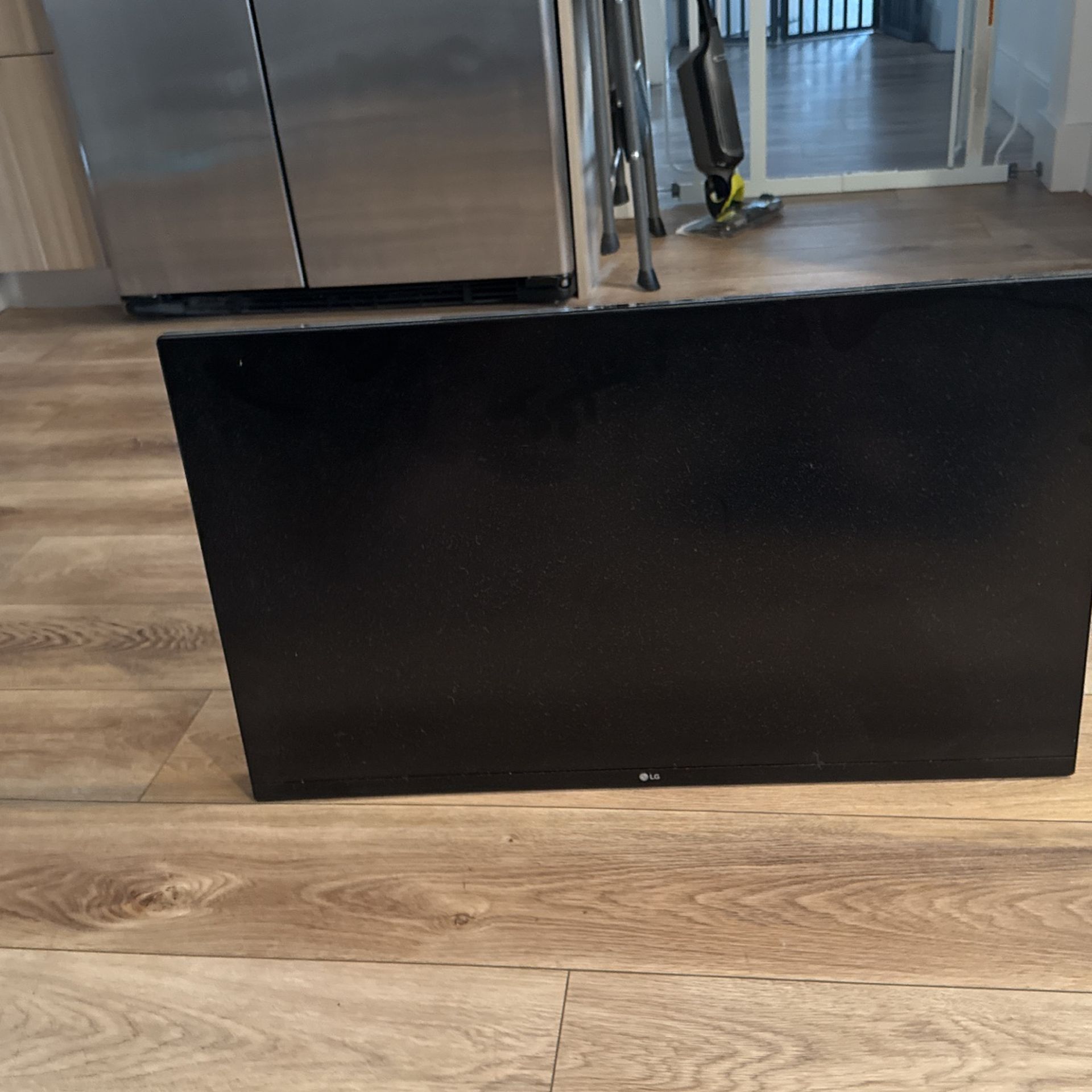 30 Inch Lg Tv for Sale in Los Angeles, CA - OfferUp