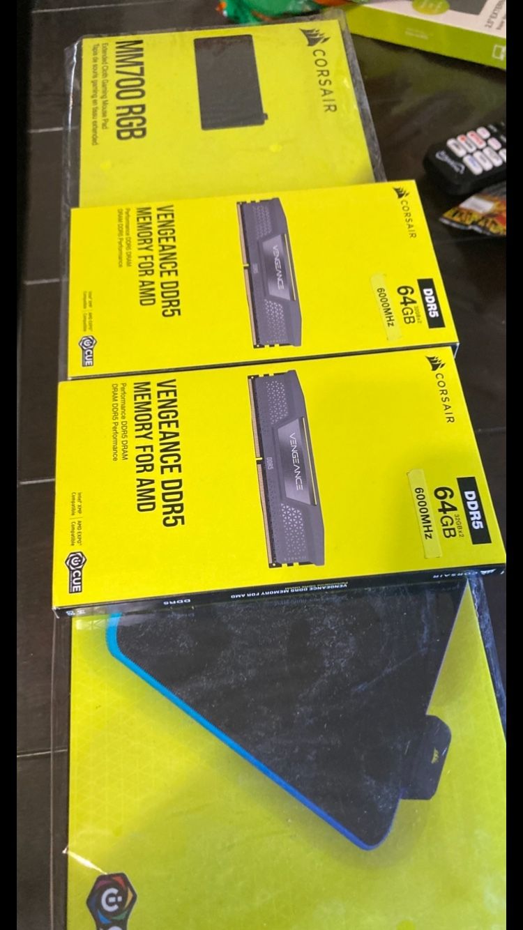 2 VENGEANCE DDR5 MEMORY FOR AMD Y MM700 RGB en $200