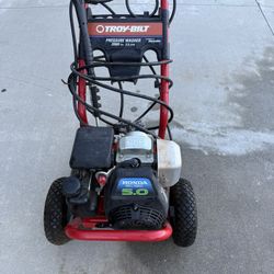 Honda Pressure Washer  5.0.  2600 Psi 2.5 Gpm
