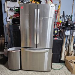 LG FRENCH DOORS REFRIGERATOR 