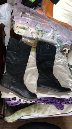 Women’s black boots