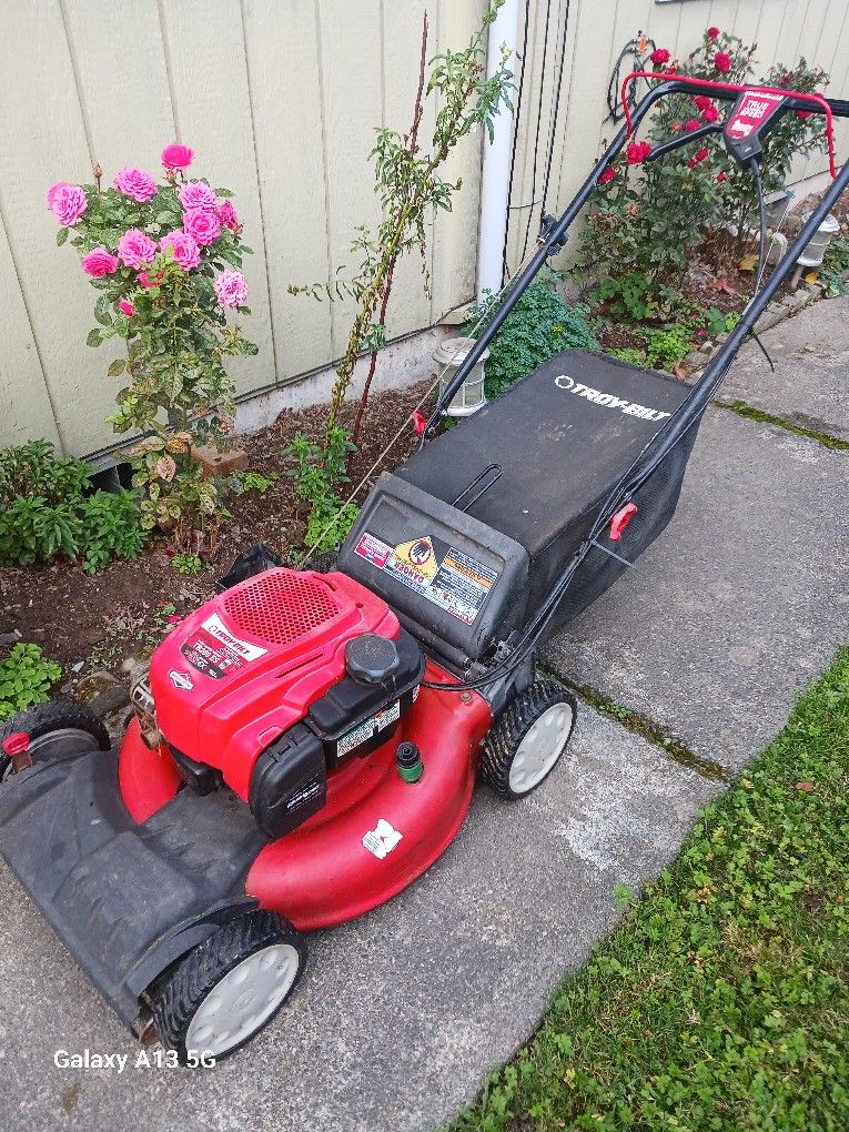 Troy Bilt Lawnmowe This Mower Is Self-Propelled 