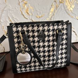 Beautiful Hand Bag - Black And White