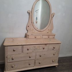 Dresser And Nightstands