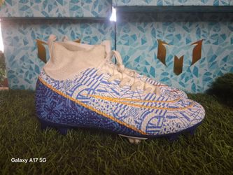 Soccer cleats us size 4.5youth