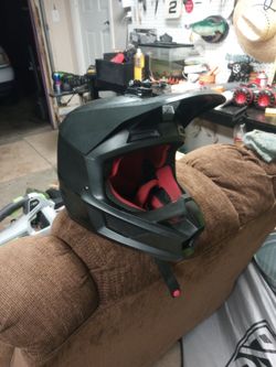 FOX HELMET SIZE SMALL  GREAT CONDITION 