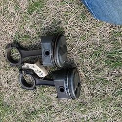 Set Of Pistons/ RODS 