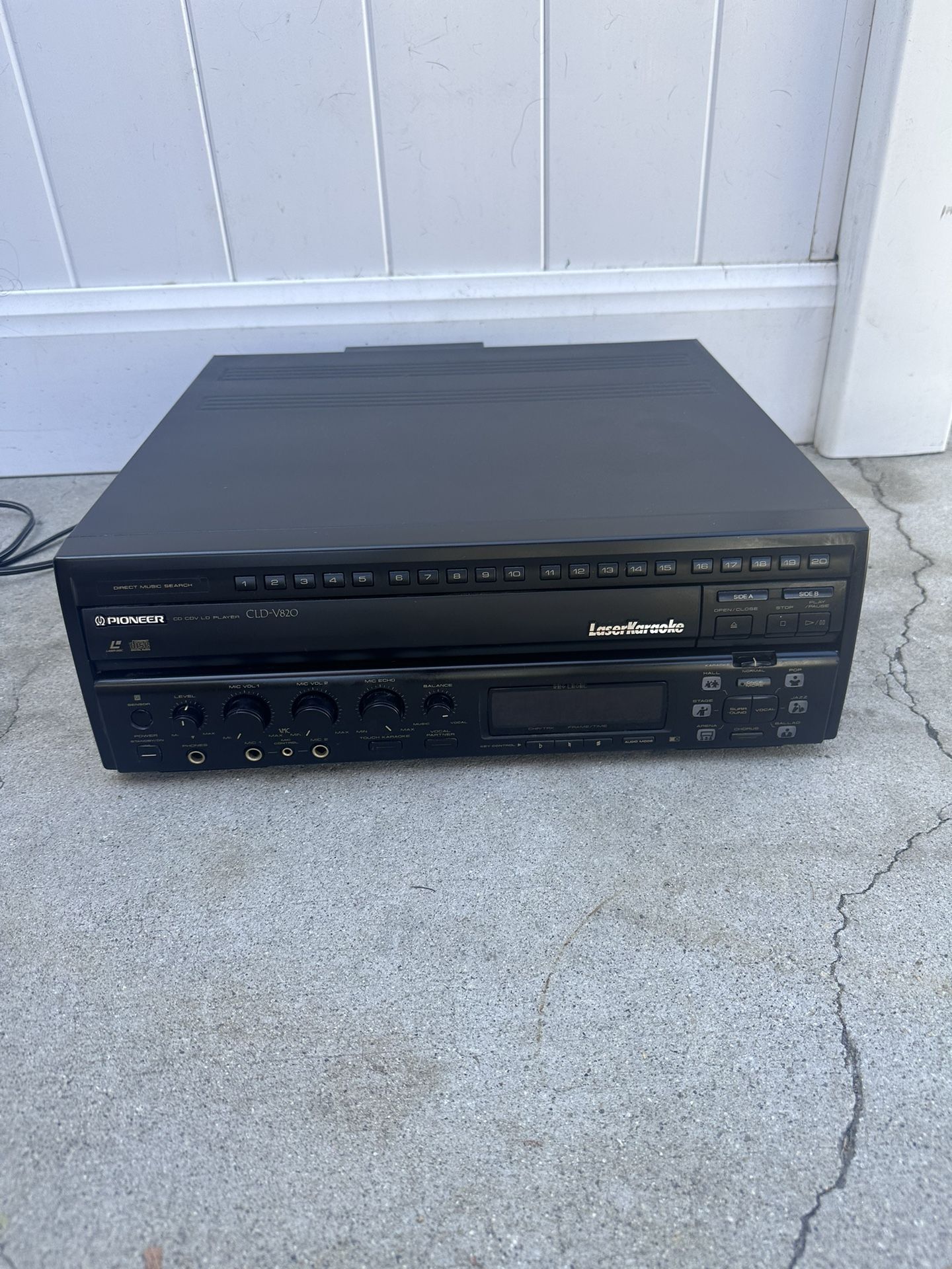 Pioneer CLD-V820 Karaoke LD/CD Multi Laser Disc Player