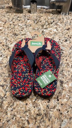 Made out of vegan material men’s sandals