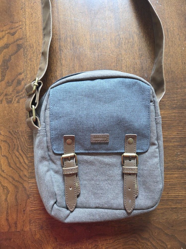 Caseable shoulder travel bag for Kindle 