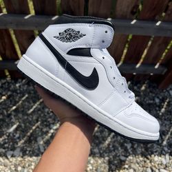 Jordan 1 Mid Reverse Panda (Size 9.5, 10, 10.5)