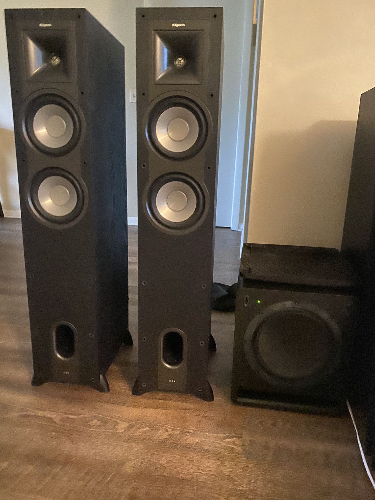 Klipsch Towers and Klipsch Subwoofer-Great Condition
