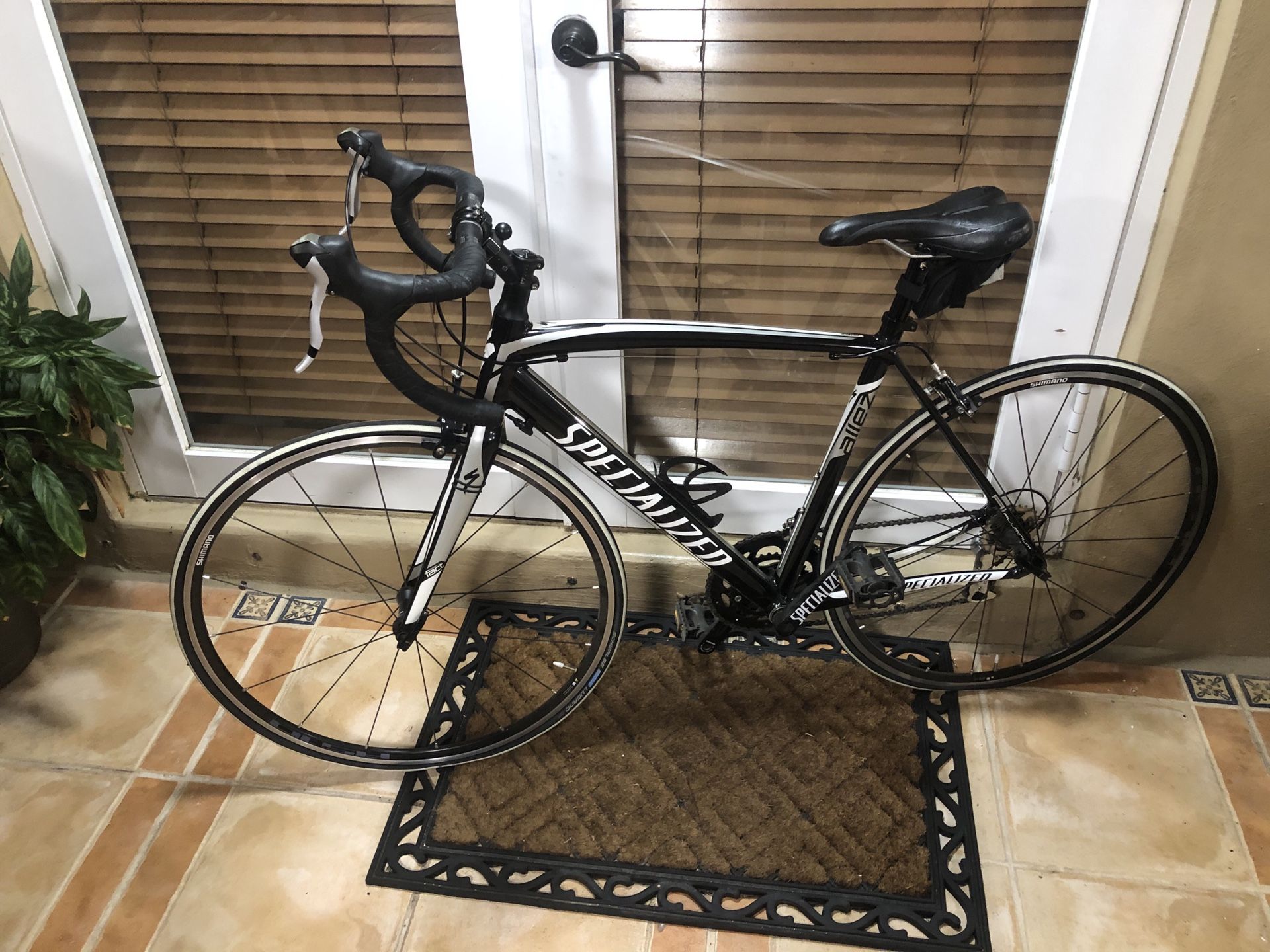 Specialized allez road bike 54cm