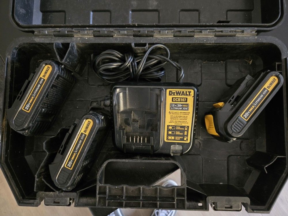 DeWalt 3 Batteries And Charger