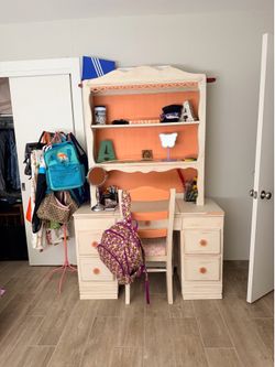 Desk/vanity with chair