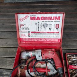 Milwaukee H.D. Magnum Two Sided Right Angle Drive Drill And Accessories 