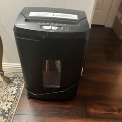Staples Auto Feeding Paper Shredder