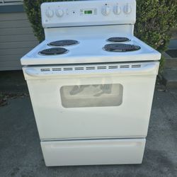 GE Electric Stove / Range, Works Great!
