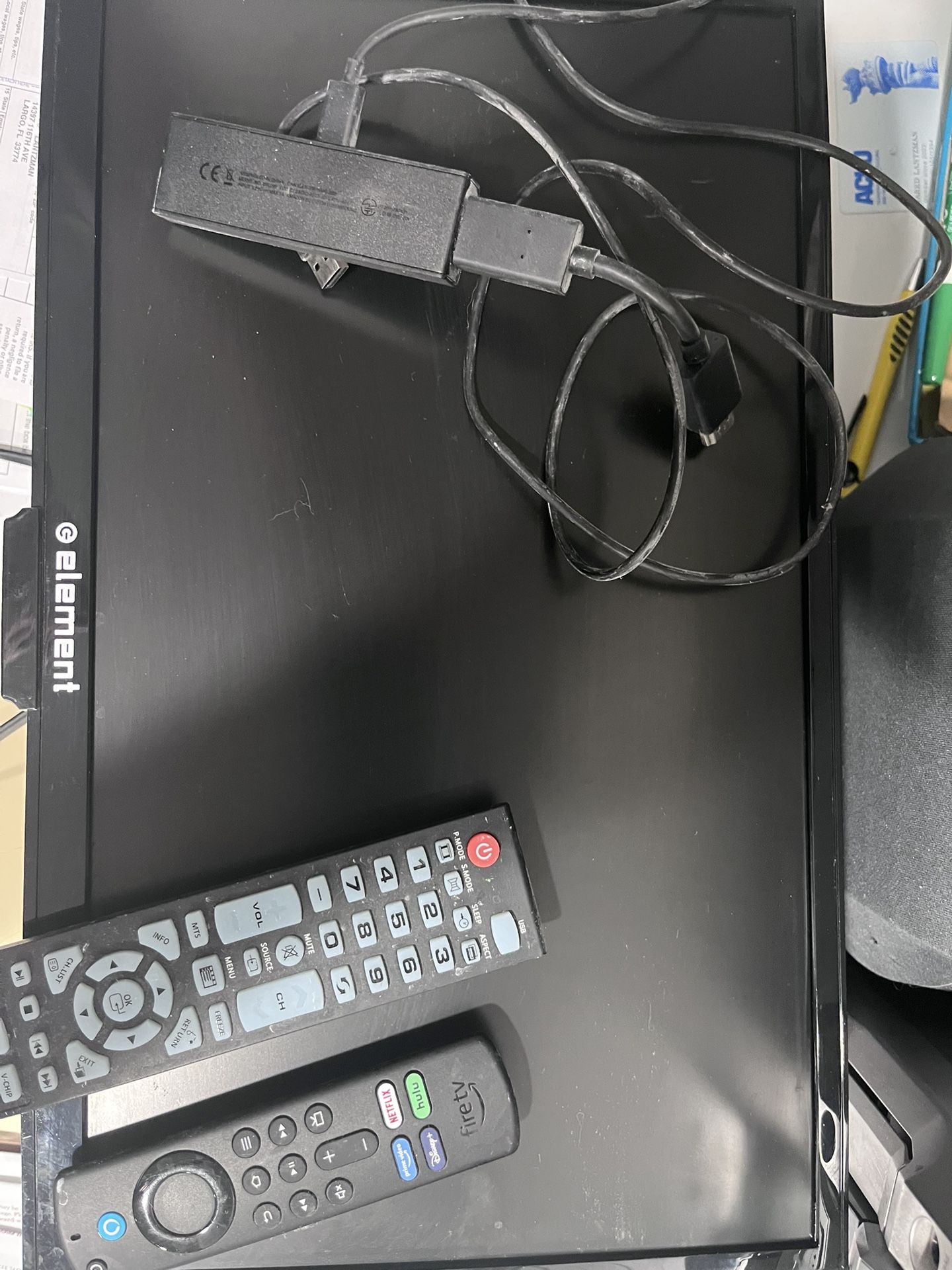 19 Inch Flatscreen Tv With Prime Stick Plus Wall Mount