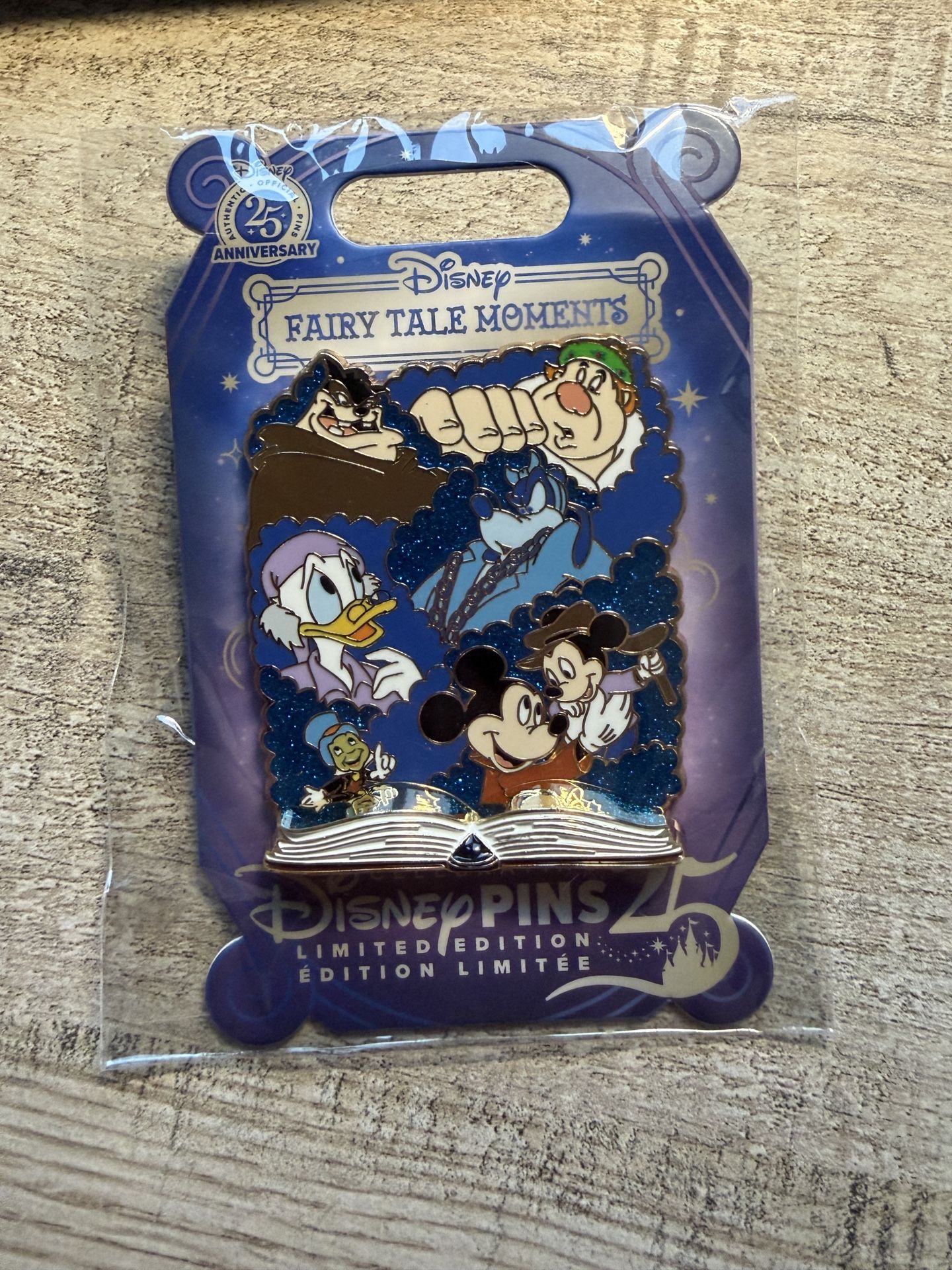 Disney Mickey’s Christmas Carol Fairy Tale Moments Series Pin 2025 LE IN HAND