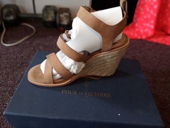 POUR LA VICTOIRE WEDGES