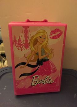 Barbie fashion wardrobe holds 8 Barbie dolls & accessories