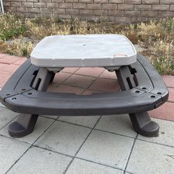 Kids picnic table with bench’s