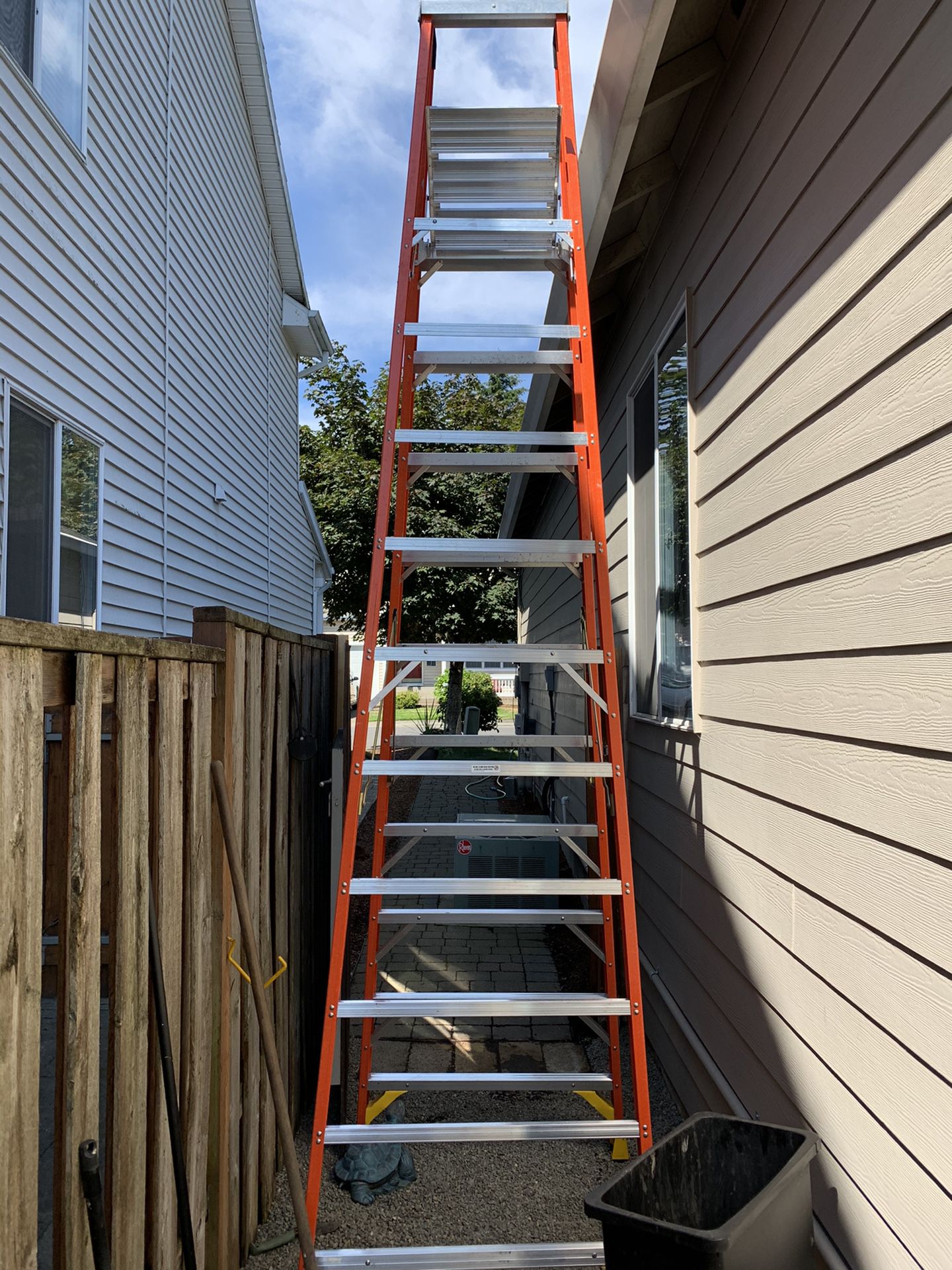 Werner 10’ reach ladder. With shelve