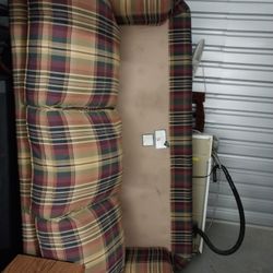 FLEXSTEEL PLAID COUCH 