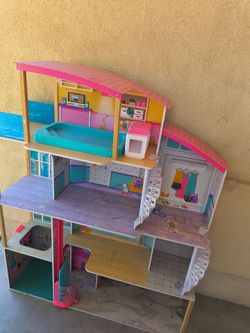 Barbie doll house