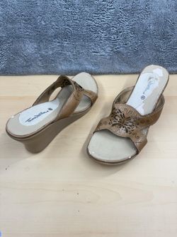 Thom McAn Tan Wedge Sandals with Floral Cutout Design Casual Feminine Boho