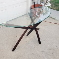Half Moon Table In Excellent Condition 