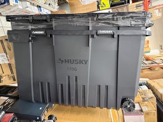 Husky — 170 Gal. Pro Grip Storage Tote in Black with Red Lid