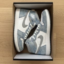 Jordan 1 Hyper Royal Size 11