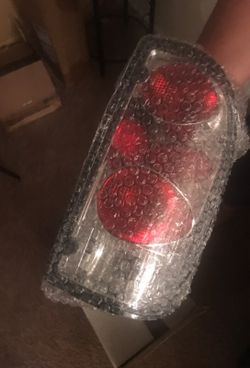 Toyota Tacoma 4x4 tail light front bumpers fill right corner light and front signal lights all new