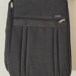 CARINO Nylon Zippered Bag On Wheels W/pull Up Handle