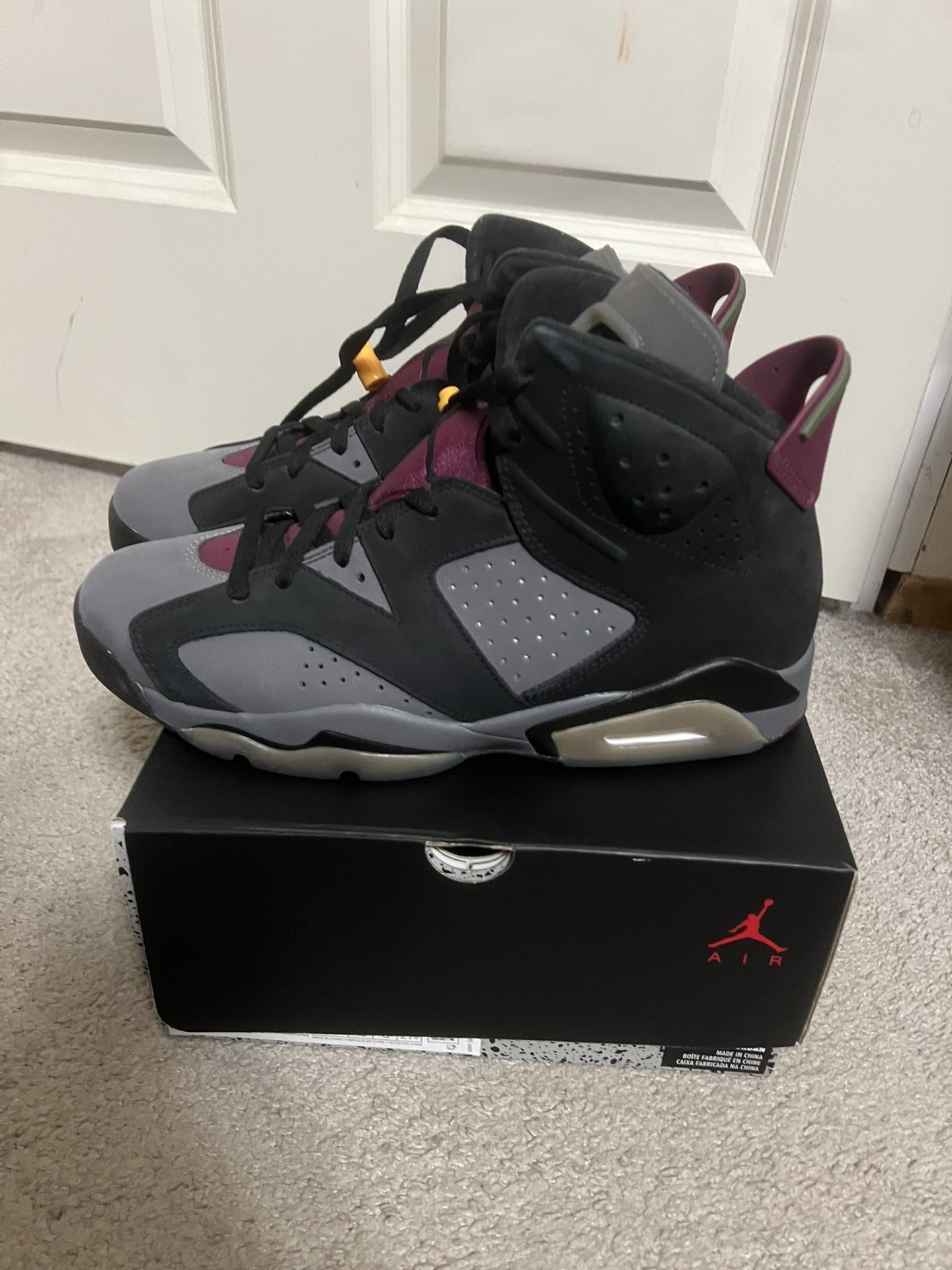 WORN ONCE JORDAN 6 BORDEAUX SIZE 9.5