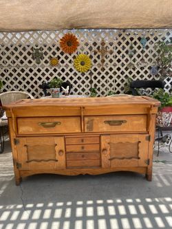 Buffet/Dresser/TV Stand