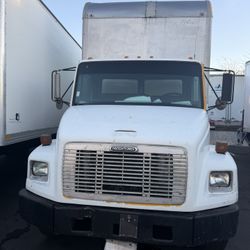 2001 freightliner  caterpillar  3126  box truck