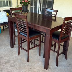 Dining Table And 4 Chairs Like New 