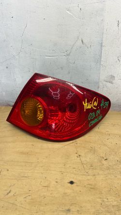 2003 2004 Toyota Corolla passenger side taillight