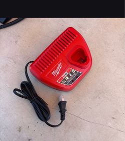 M12 charge Milwaukee