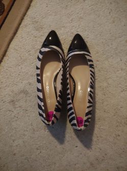 Female dress shoe. Size 81/2