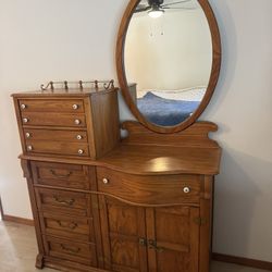 Drawers With Mirror Attachment