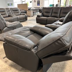 💥 Reclining furniture blowout! 💥