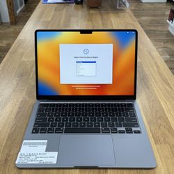 13" MacBook Air M2 8 Core * 256GB SSD * 8GB RAM * Financing Available  