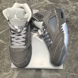  Jordan 5 Retro Wolt Grey (2026) - brand new, never worn - comes with original box - size 8.5 Mens - SAME DAY SHIPPING - send offers/DM if