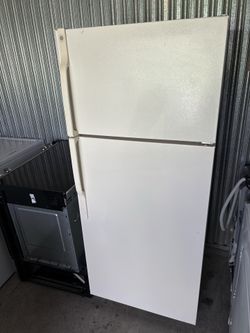 Top and bottom refrigerator works great!